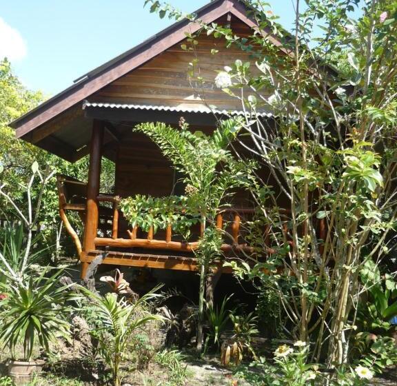 بانگلوی استاندارد, Pasai Beach Lodge