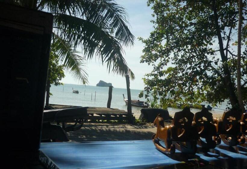 بانگلوی استاندارد, Pasai Beach Lodge