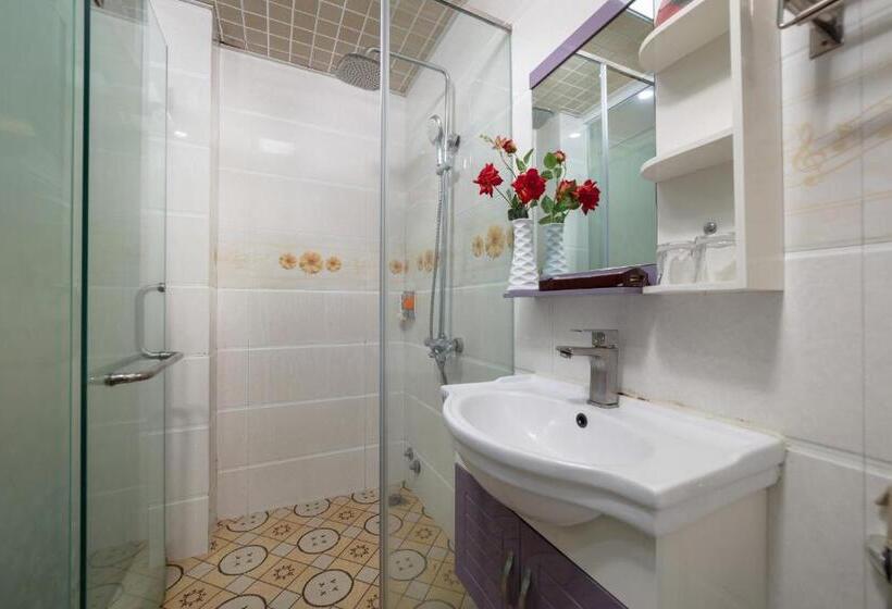 سوییت خانوادگی, My Moon Hotel Hanoi