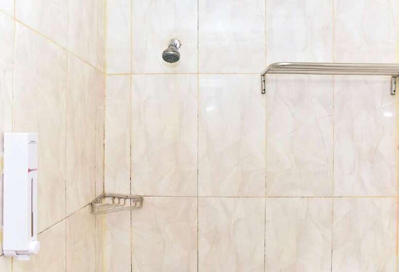 Номер Economy, Reddoorz Plus Near Makassar Town Square