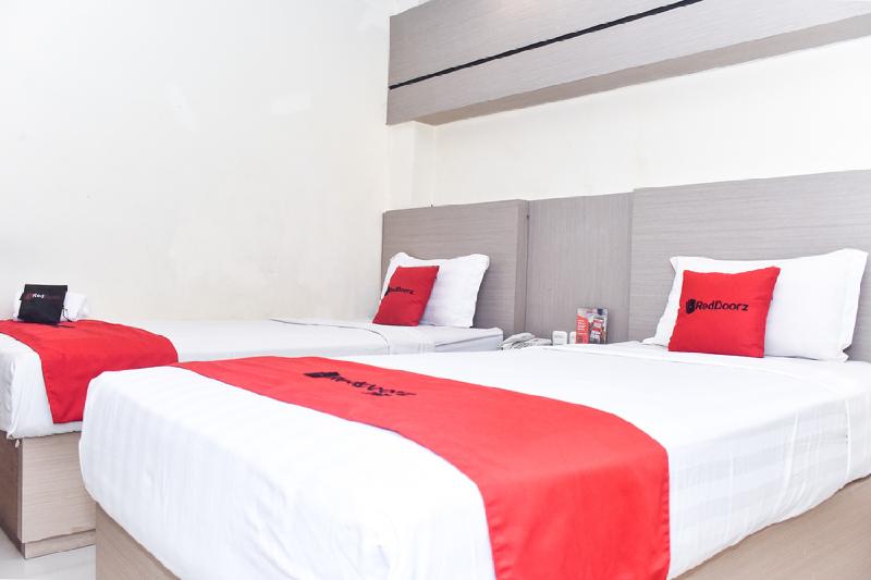 Номер Deluxe, Reddoorz Plus Near Makassar Town Square