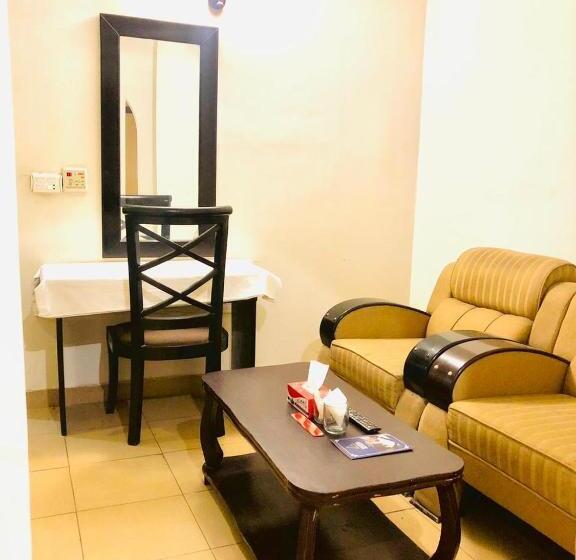 سوییت لوکس, Grand Inn