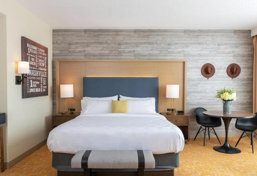 带大床的套房, Holiday Inn & Suites Nashville Downtown Broadway