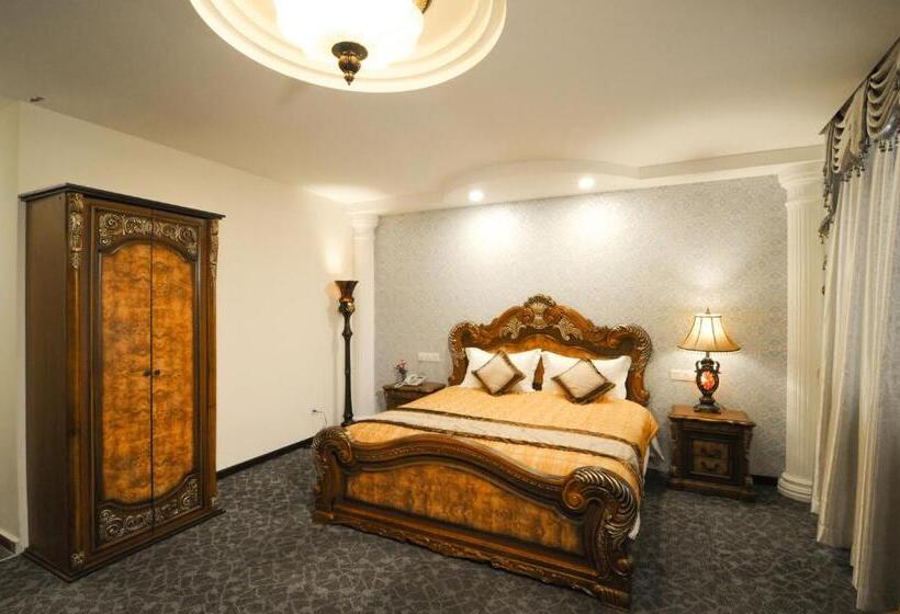 סוויטה, K Garden Hotel Parit Buntar