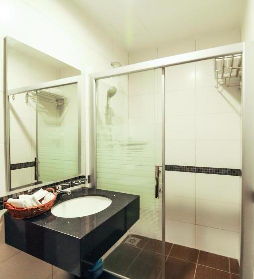 Семейный Номер, K Garden Hotel Parit Buntar