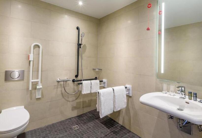 اتاق استاندارد با تخت دو نفره بزرگ برای معلولان, Holiday Inn Munich   City East, An Ihg