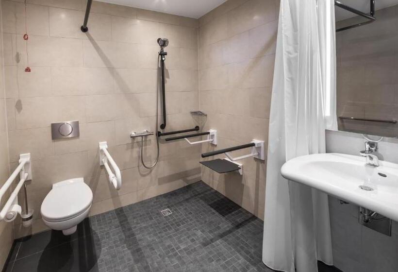 اتاق استاندارد با تخت دو نفره بزرگ برای معلولان, Holiday Inn Munich   City East, An Ihg