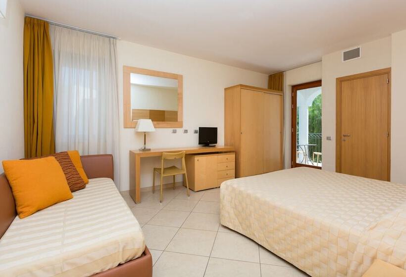 Трехместный Номер Комфорт, Gusmay Resort   Hotel Cala Del Turco