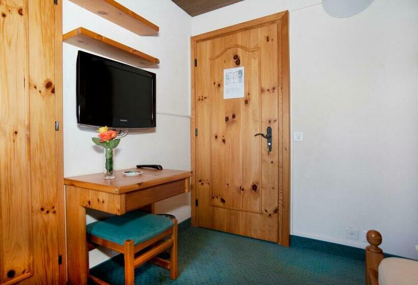 اتاق استاندارد یک نفره, Ambiente Guesthouse