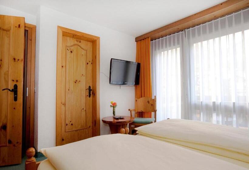 اتاق خانوادگی, Ambiente Guesthouse