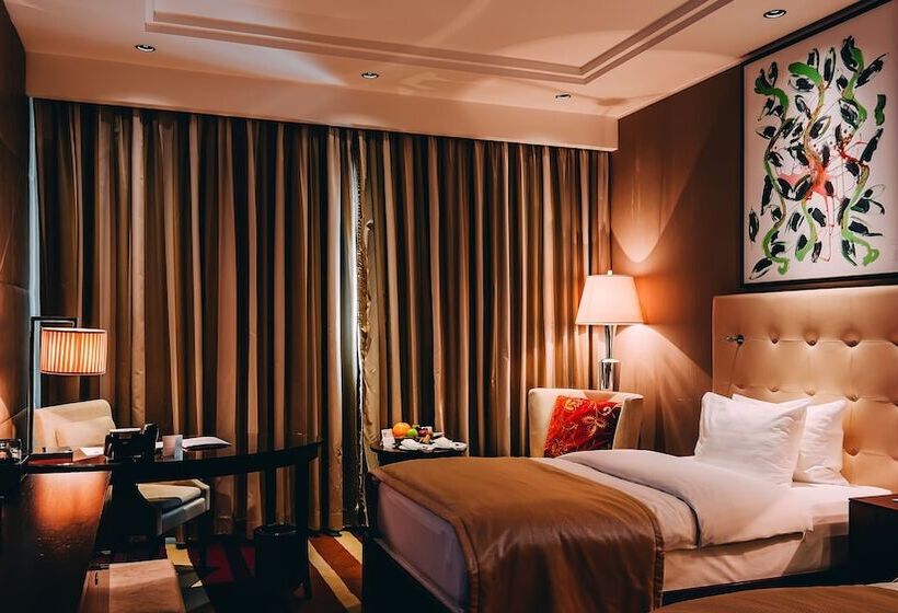 اتاق لوکس با چشم‌انداز دریاچه, Rixos Borovoe