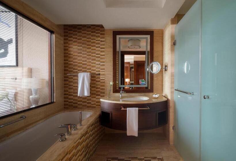 اتاق لوکس با چشم‌انداز دریاچه, Rixos Borovoe