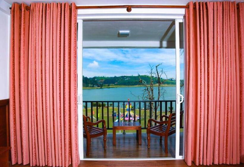 اتاق استاندارد با چشم‌انداز دریاچه, Royal Lake