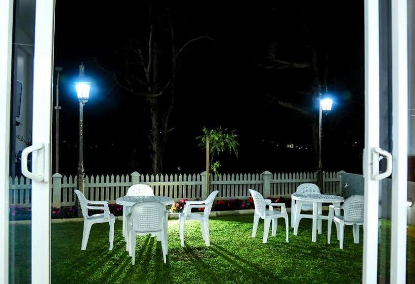 اتاق لوکس, Royal Lake