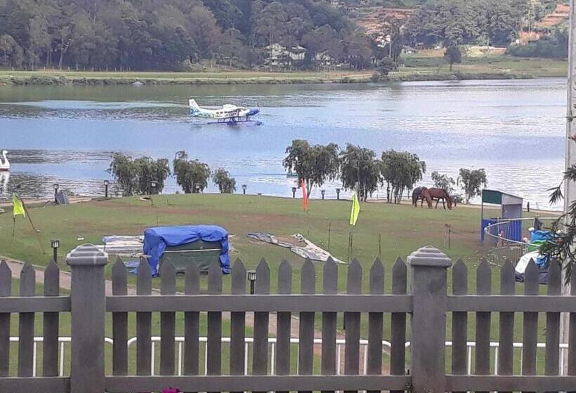 اتاق لوکس, Royal Lake