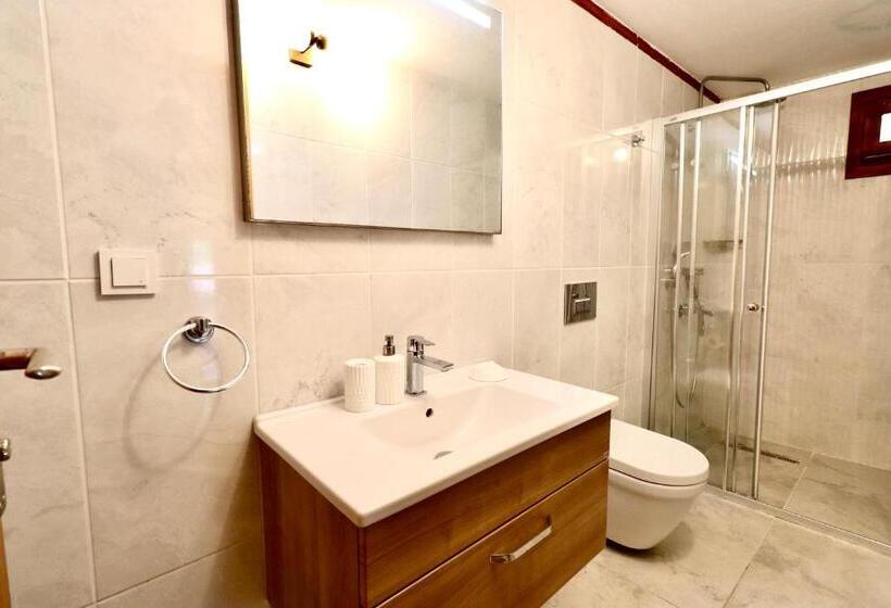 اتاق استاندارد سه تخته با چشم‌انداز استخر, Kemerbag 29   Adults Only