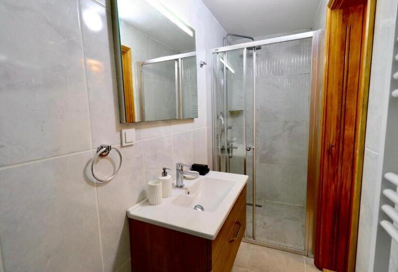 اتاق استاندارد سه تخته با چشم‌انداز استخر, Kemerbag 29   Adults Only