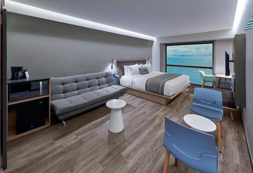 キングサイズベッドのスイートルーム, City Express Plus By Marriott Ensenada
