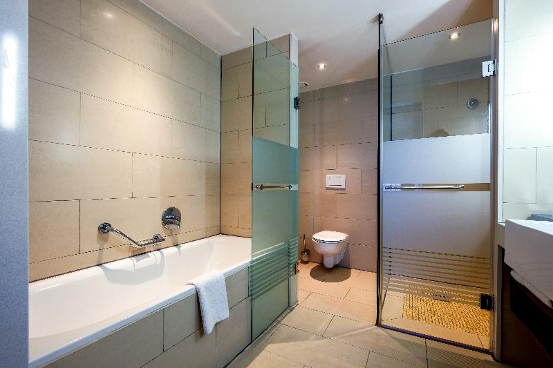 Номер Superior Вид на Бассейн, Radisson Blu  Sandton Johannesburg