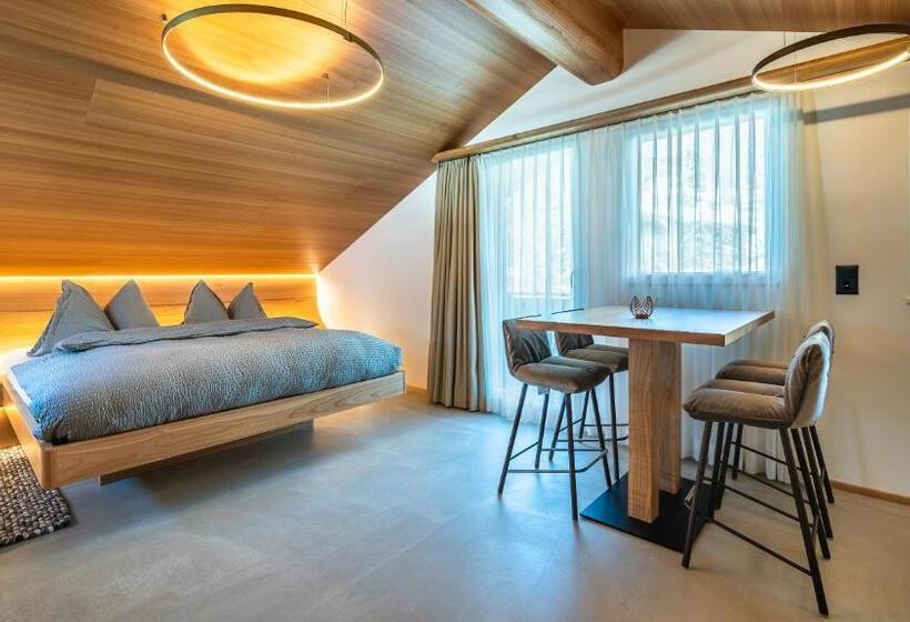 سوییت جونیور با بالکن, Boutique Hotel La Gorge