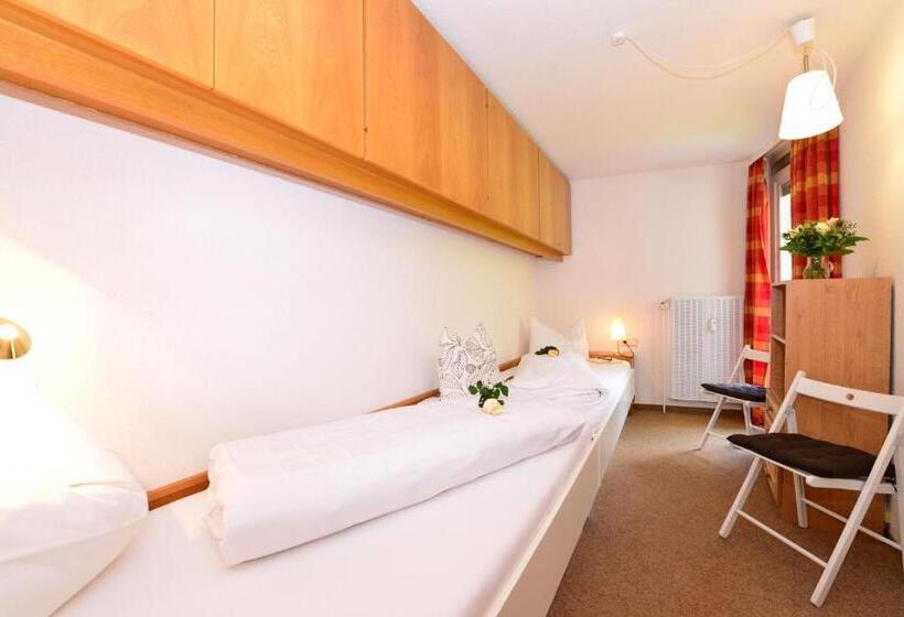 Family flat with balcony, Familienhotel Kleinwalsertal