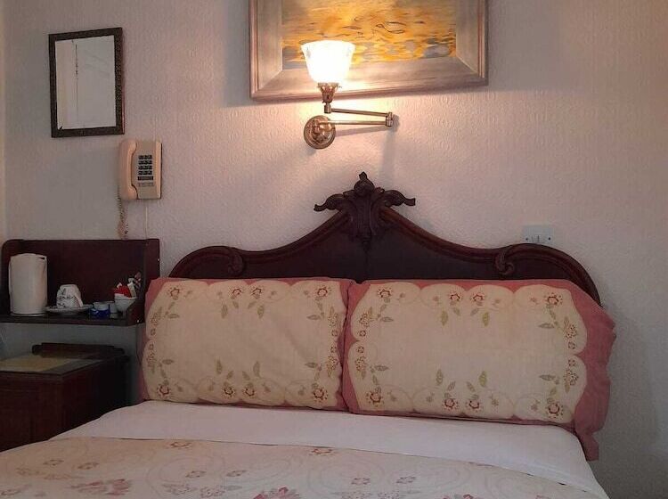 标准单人间, Red Setter Town House B&b