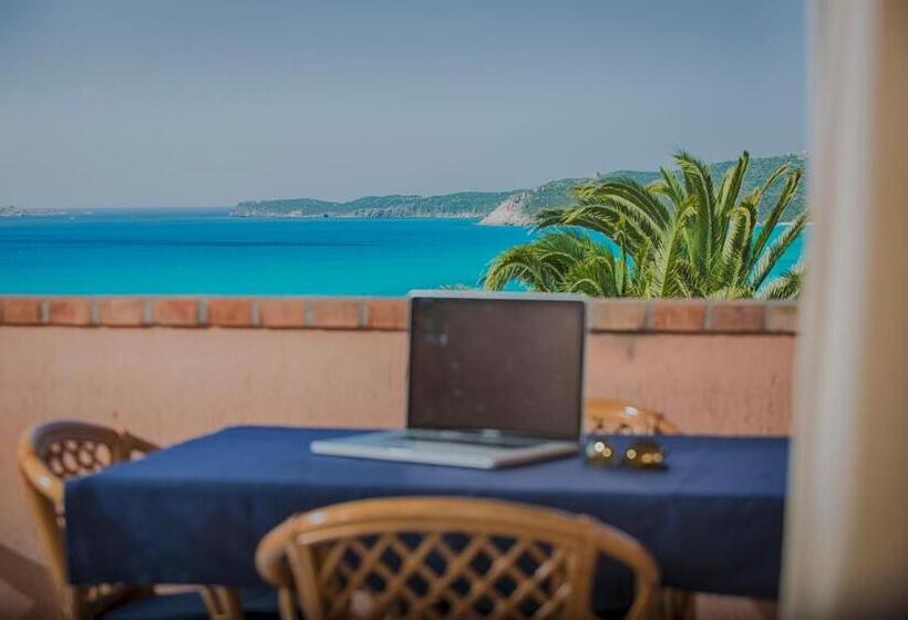 استودیوی استاندارد, Residence Fenicia