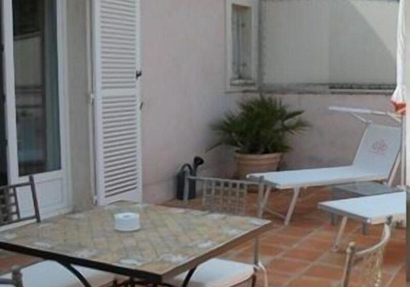 Полулюкс Вид на Море, Hôtel Villa Les Rosiers