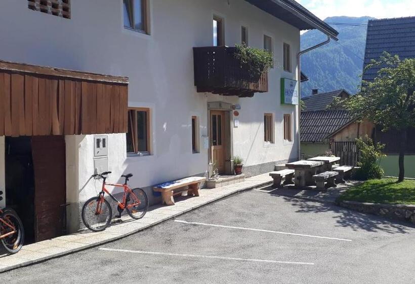 اتاق استاندارد سه تخته با سرویس بهداشتی مشترک, Apartments & Hostel Bohinj