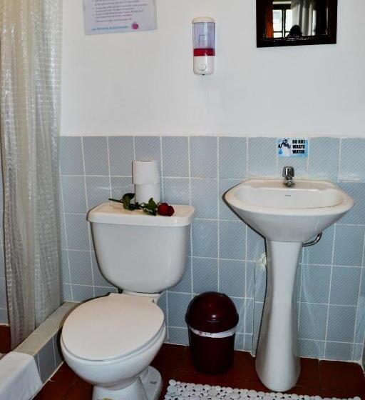 Quarto Estandar com Sacada, Colonial House Inn