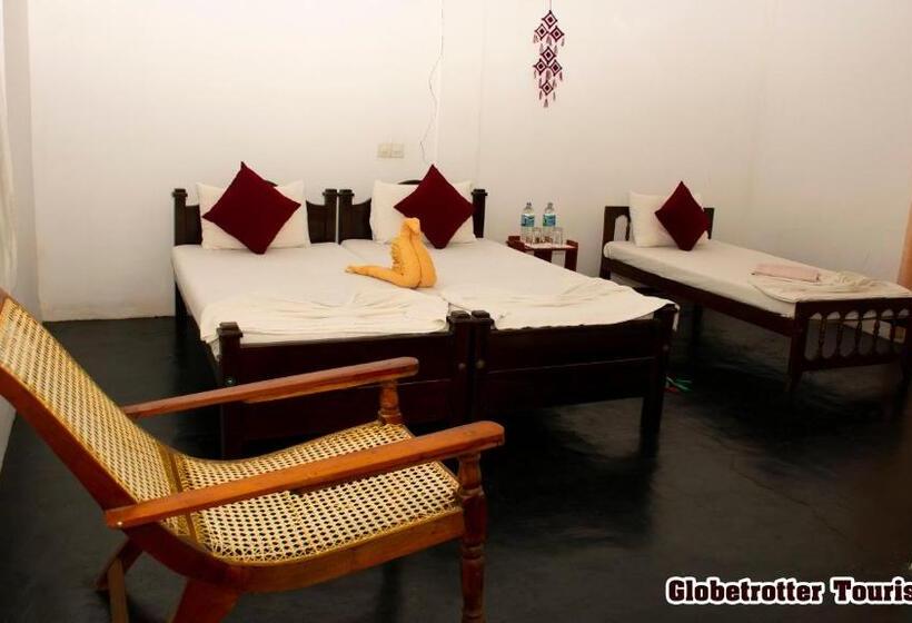 اتاق استاندارد سه نفره, Globetrotter Tourist Inn