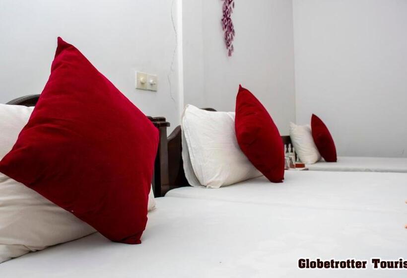 اتاق استاندارد سه نفره, Globetrotter Tourist Inn