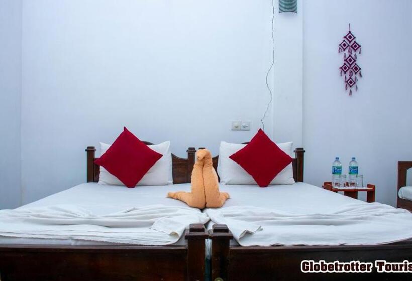 اتاق استاندارد سه نفره, Globetrotter Tourist Inn
