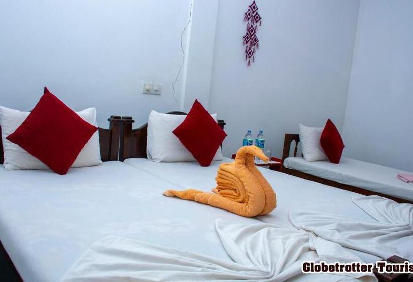 اتاق استاندارد سه نفره, Globetrotter Tourist Inn