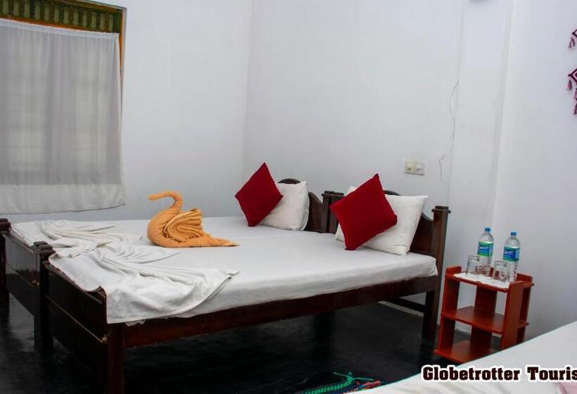 اتاق استاندارد سه نفره, Globetrotter Tourist Inn