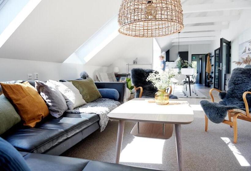 1 Bedroom Penthouse Apartment, Lotsvillans Vandrarhem