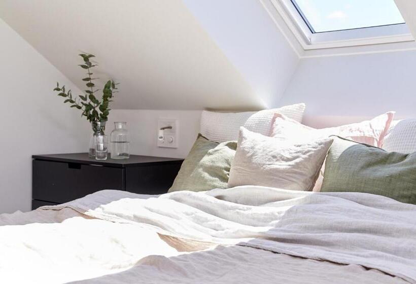 1 Bedroom Penthouse Apartment, Lotsvillans Vandrarhem