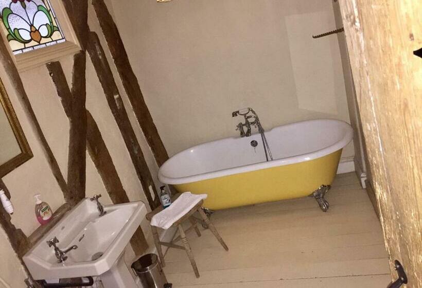Номер Стандарт, The Three Tuns