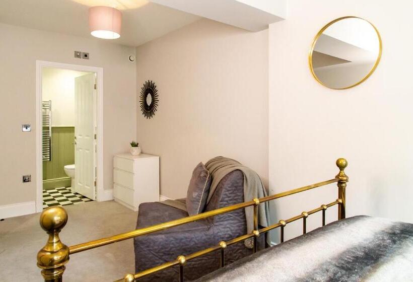 سوییت سوپریور, Goodramgate Apartments