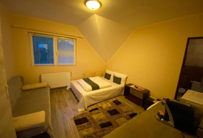 Студия Deluxe, Vila Eszter