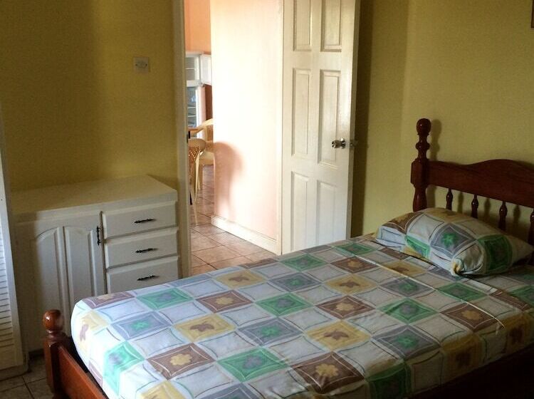 آپارتمان 2 خوابه, Golden Arrow Inn