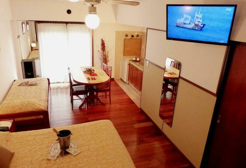 اتاق استاندارد با بالکن, Apart Hotel Family