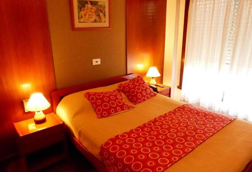 آپارتمان 1 خوابه با بالکن, Apart Hotel Family