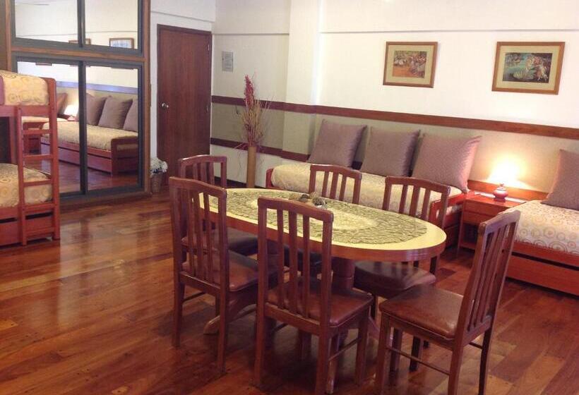اتاق خانوادگی, Apart Hotel Family