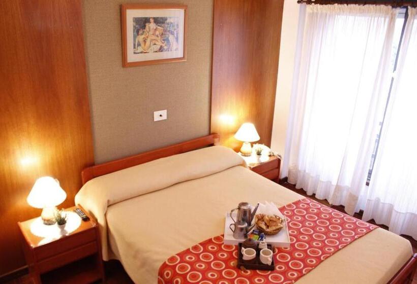 اتاق خانوادگی, Apart Hotel Family
