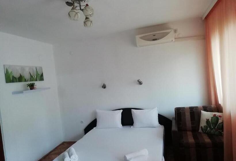 غرفة قياسية مزوَّدة بشُرفة, Guest House Kera