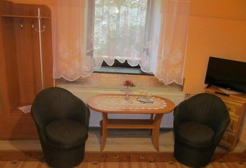 Семейный Номер, A+s Penzion Podzamok