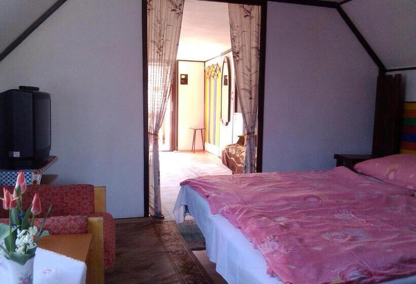 سوئیت پنت هاوس, Zách Klára Utcai Apartman