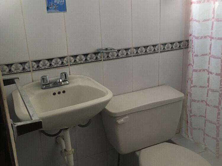 Номер Стандарт Трехместный, La Petite Auberge   Hostel