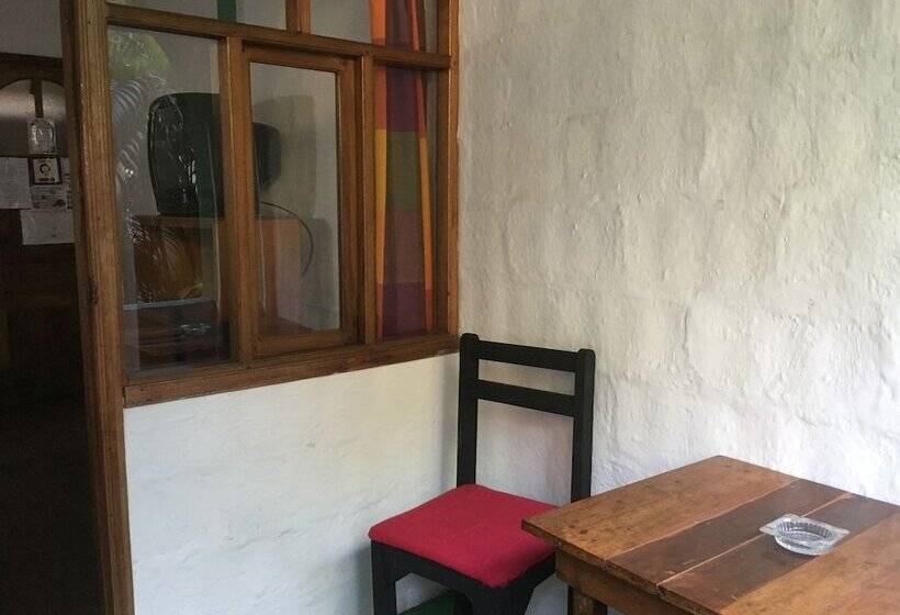 Номер Стандарт Трехместный, La Petite Auberge   Hostel